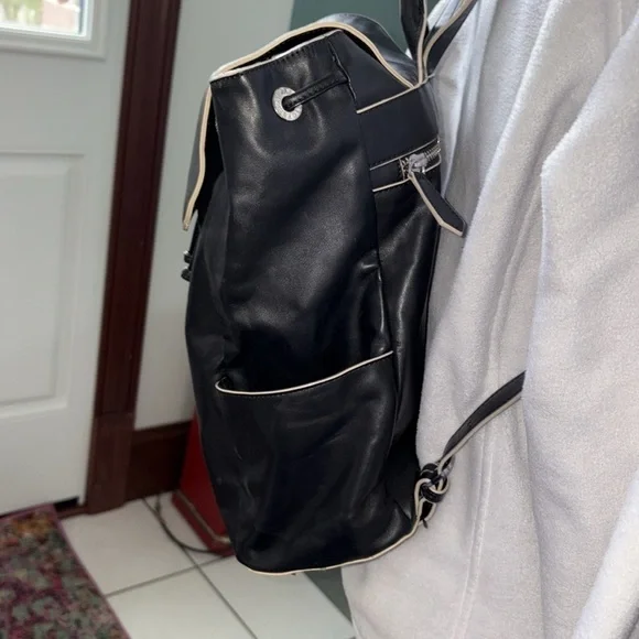 Vera Bradley  backpack   vegan leather  black/white edging cinch top/flap NWOT - Picture 6 of 17